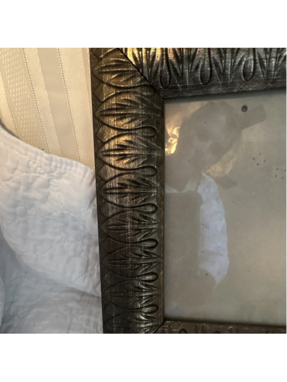 8x10 Metal Leaf Pattern Photo Frame Bronze Matte Freestanding Wall Mounted